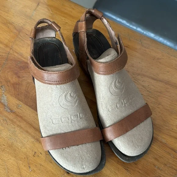 Teva Brown Leather Wedge Sandals W7.5 - Picture 2 of 7